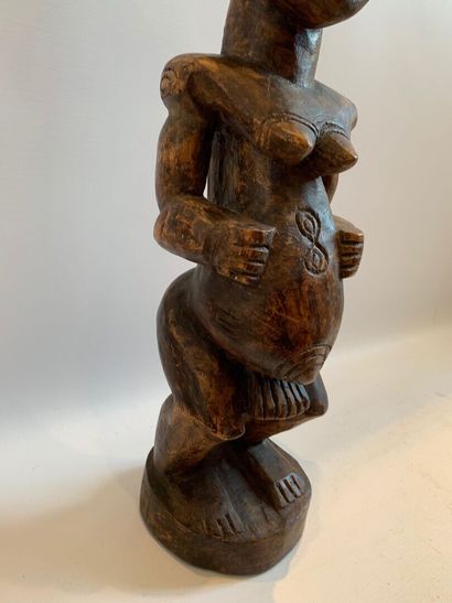 YOMBE, Congo.

MATERNITE en bois sculpté...