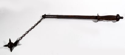Masse d'armes en fer et manche en bois. Travail...