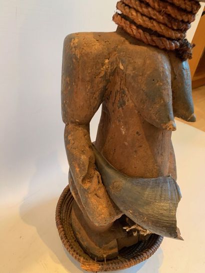Type SONGYE, Congo.

FETICHE en bois sculpté...