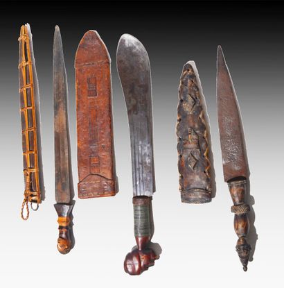 AFRIQUE

Lot de 6 épées diverses

(usures)

Longueur...