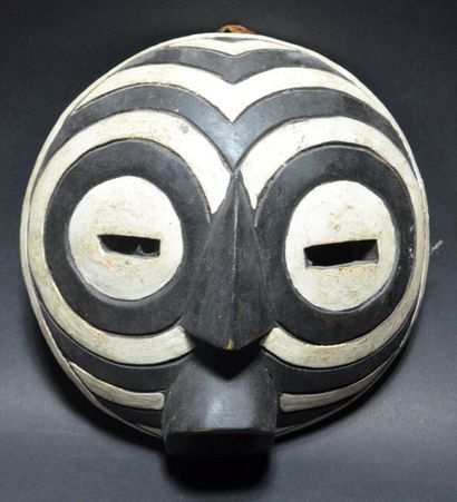 LUBA, Congo

MASQUE semi-sphérique en bois...