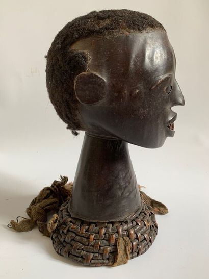 EKOI, Nigéria

CIMIER DE DANSE en bois garni...