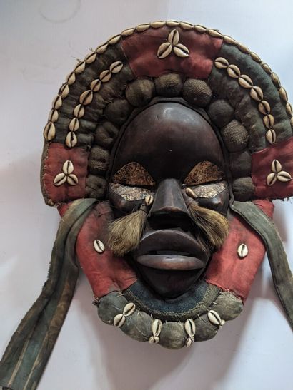 DAN, Côte d'Ivoire

MASQUE en bois patiné...