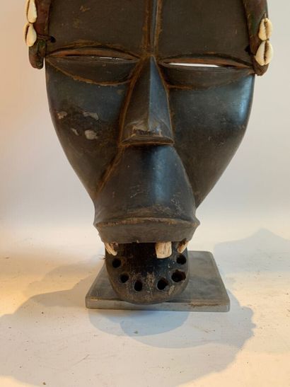 Type DAN, Côte d'Ivoire

MASQUE en bois sculpté...