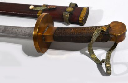 Sabre chinois à poignée recouverte d'un laçage...