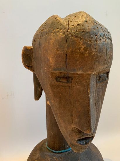 AFRIQUE.

MASQUE CASQUE en bois sculpté orné...