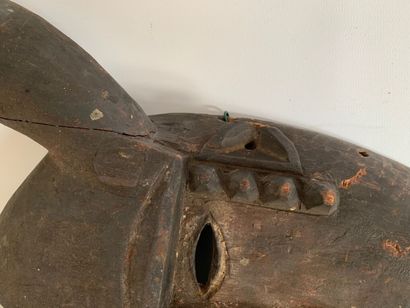 Style URHOBO, Nigeria.

MASQUE en bois sculpté...