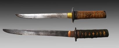 JAPON

Réunion de deux sabres dit 