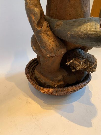 Type SONGYE, Congo.

FETICHE en bois sculpté...