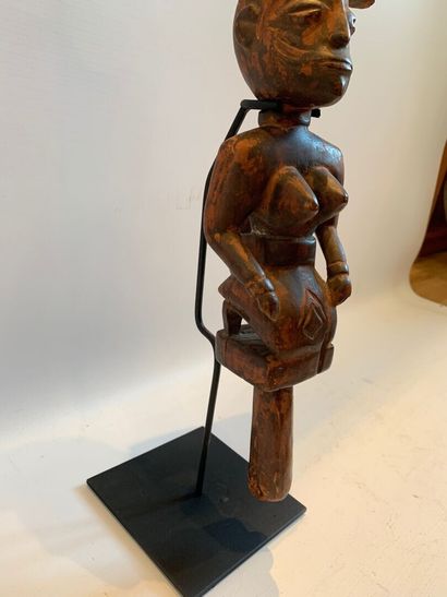 YORUBA, Nigéria

OSHE-SHANGI en bois sculpté...