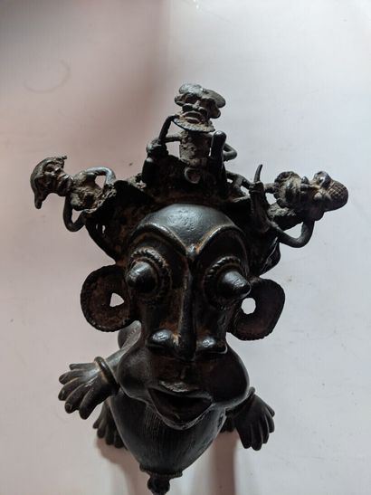 Type TIKAR, AFRIQUE.

STATUETTE représentant...