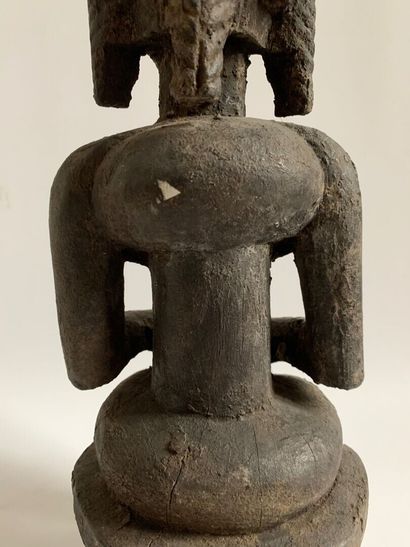 Dans le style DOGON, Mali.

FIGURE FEMININE...