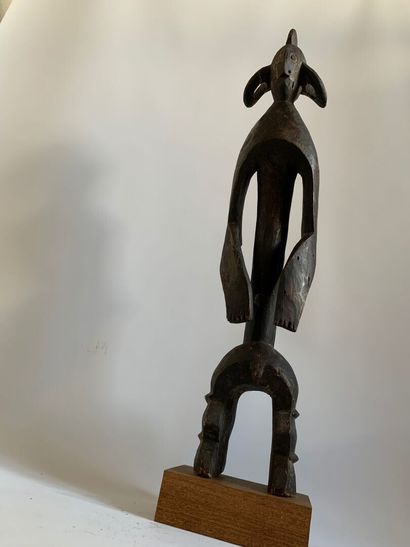 Style MUMUYE, NIGERIA 

STATUE en bois sculpté...