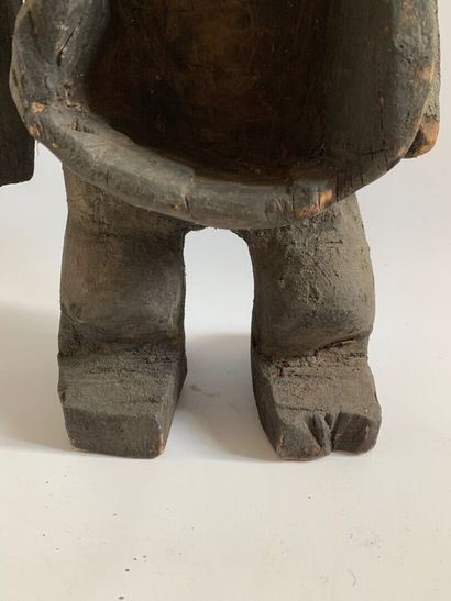AFRIQUE

FIGURE D'AUTEL en bois sculpté et...