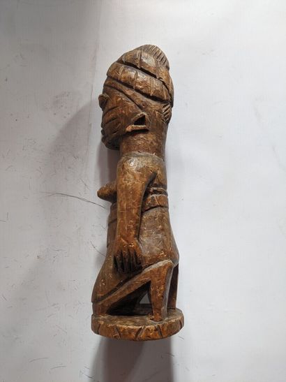 CONGO.

FIGURE FEMININE agenouillée en bois...