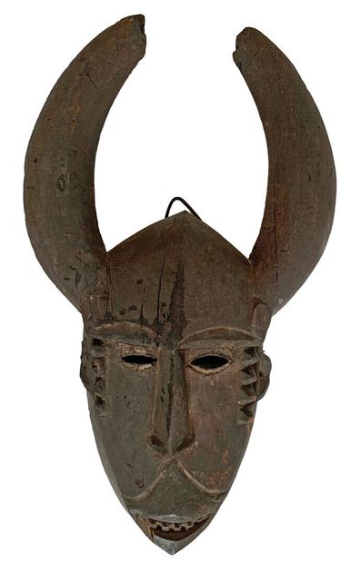 Style URHOBO, Nigeria.

MASQUE en bois sculpté...