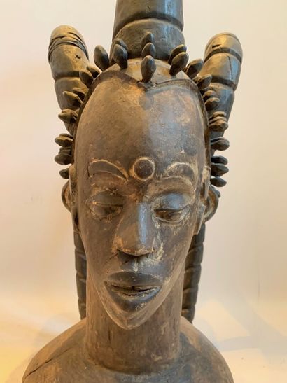 Style EKOI, Nigeria.

MASQUE en bois sculpté...