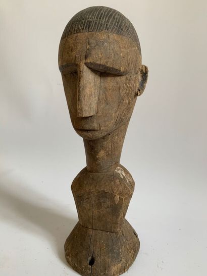 AFRIQUE.

MASQUE CIMIER en bois sculpté orné...