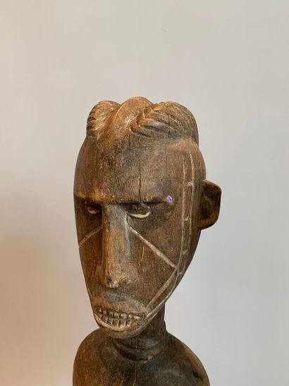 AFRIQUE.

COUPLE en bois sculpté et patiné...