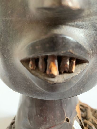 EKOI, Nigéria

CIMIER DE DANSE en bois garni...