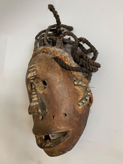 DAN, Côte d'Ivoire.

MASQUE de forme ovale...