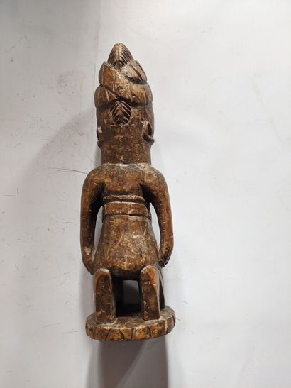 CONGO.

FIGURE FEMININE agenouillée en bois...