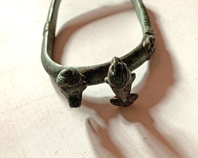 LOBI, Burkina Faso.

LOT de cinq bracelet...