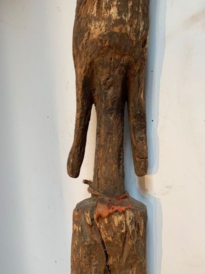 AFRIQUE.

POTEAU RITUEL anthropomorphe en...