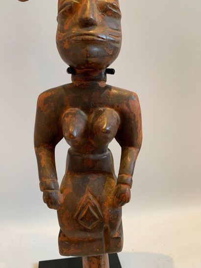 YORUBA, Nigéria

OSHE-SHANGI en bois sculpté...