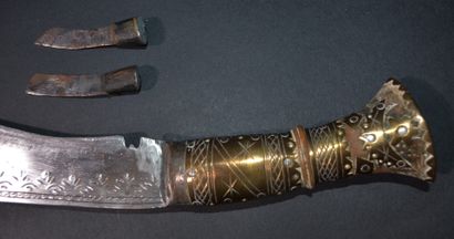 GURKA-KUKRI, Népal

Poignée corne. Lame courbe...