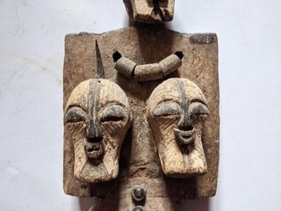 CONGO 

STATUETTE en bois sculpté et patiné...