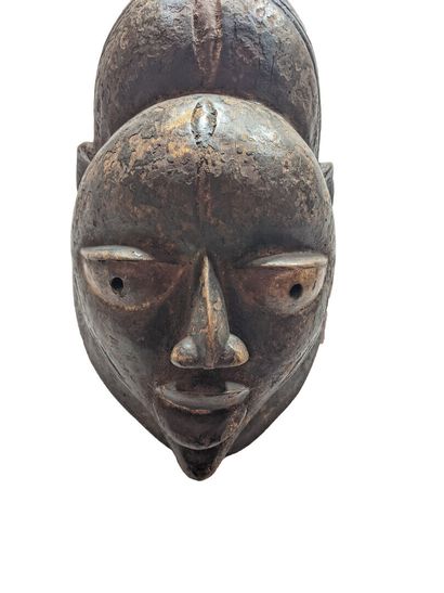 AFRIQUE, dans le style BAMILEKE

MASQUE en...