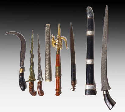 ASIE

Lot de dagues et sabres dont kriss,...