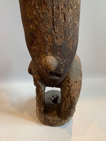 AFRIQUE, dans le goût BAOULE.

PORTEUSE DE...