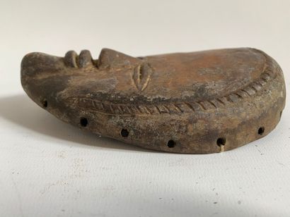 Type DAN, Côte d'Ivoire.

PETIT MASQUE en...