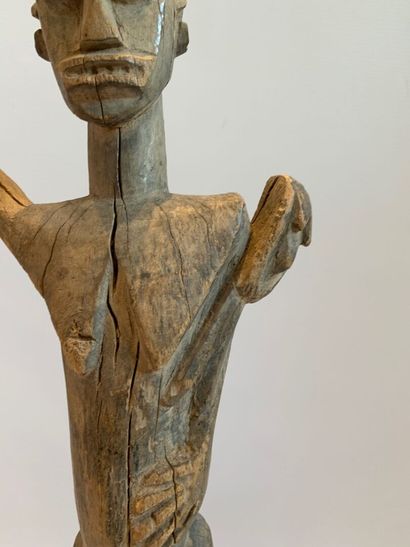 Style LOBI, Burkina Faso.

MATERNITE en bois...