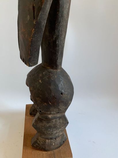 Style MUMUYE, NIGERIA 

STATUE en bois sculpté...