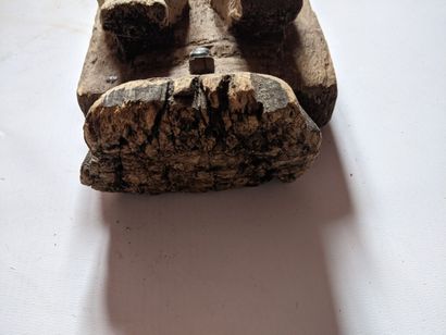 CONGO 

STATUETTE en bois sculpté et patiné...