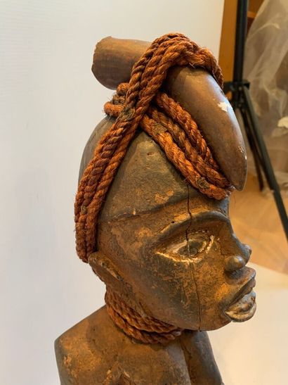 Type SONGYE, Congo.

FETICHE en bois sculpté...