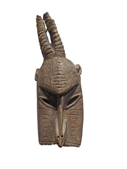 AFRIQUE, probablement Mali.

MASQUE en bois...