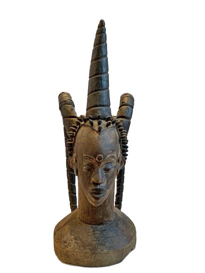 Style EKOI, Nigeria.

MASQUE en bois sculpté...