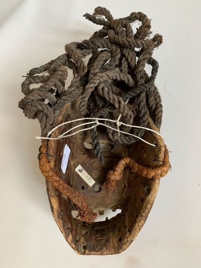 DAN, Côte d'Ivoire.

MASQUE de forme ovale...