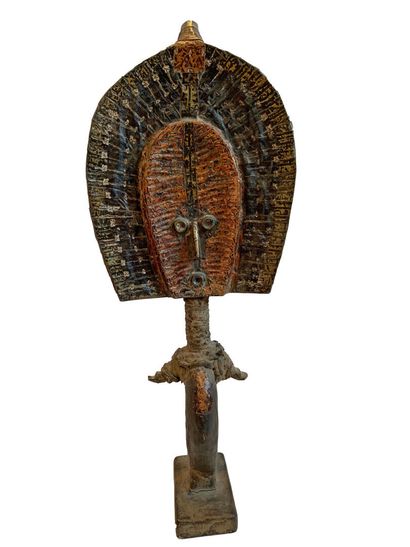 Style MAHONGWE, Gabon.

Figure de reliquaire...