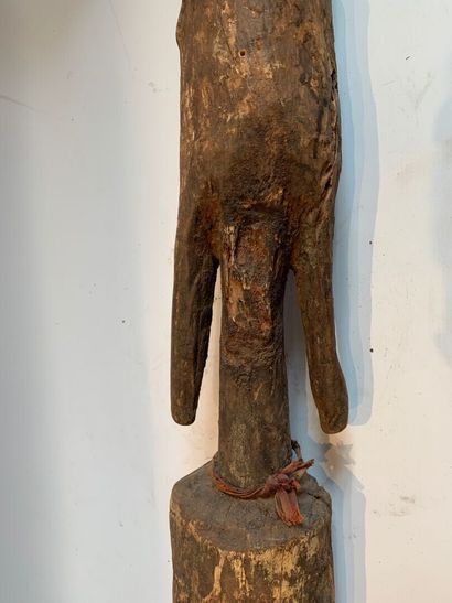 AFRIQUE.

POTEAU RITUEL anthropomorphe en...