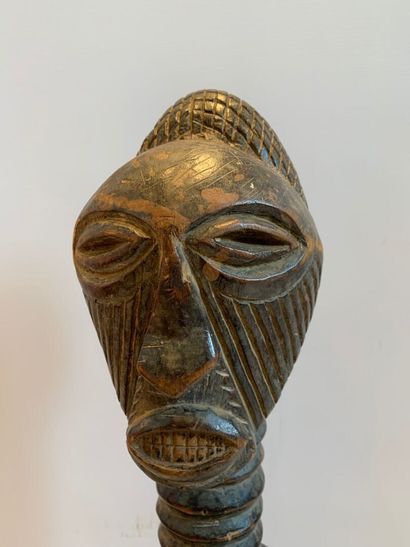 AFRIQUE, probablement CONGO.

STATUETTE FEMININE...