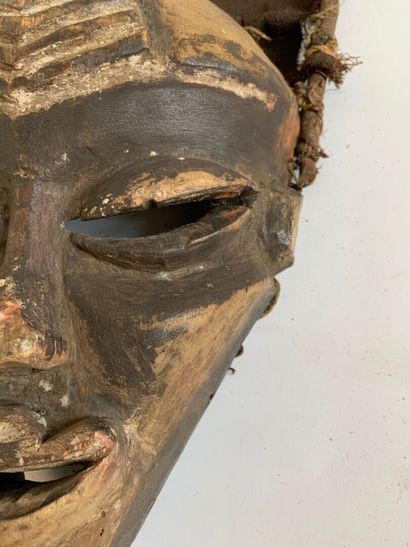 PENDE, Côte d'Ivoire.

MASQUE DE MALADE en...