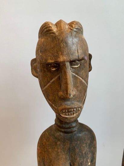 AFRIQUE.

COUPLE en bois sculpté et patiné...
