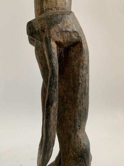 AFRIQUE

FIGURE MASCULINE en bois sculpté,...
