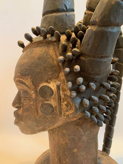 Style EKOI, Nigeria.

MASQUE en bois sculpté...