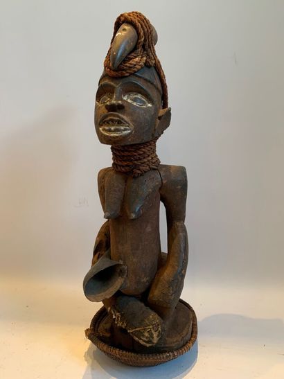 Type SONGYE, Congo.

FETICHE en bois sculpté...